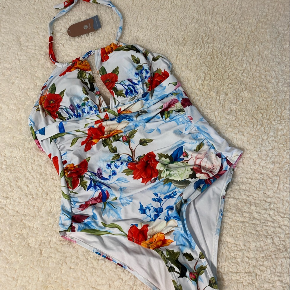 NWT Smosmivo floral swim suit